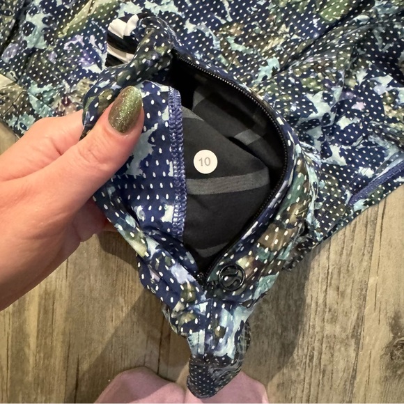 Blue and Black Patterned Floral Lululemon City Skort Shorts Skirt - Picture 6 of 8